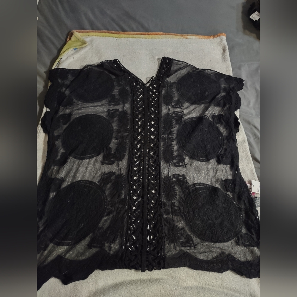Vince Camuto Elegant Black Lace Women's Sleeveless Overlay Top/One Size